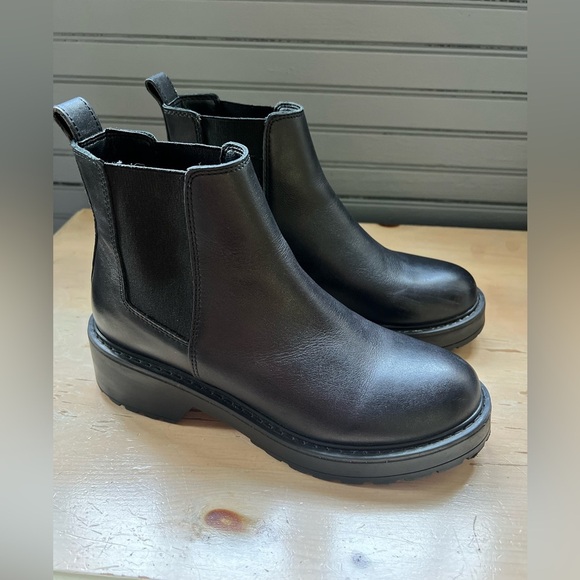 Steve Madden Black Ankle Boots with Chunky Sole - Picture 1 of 8
